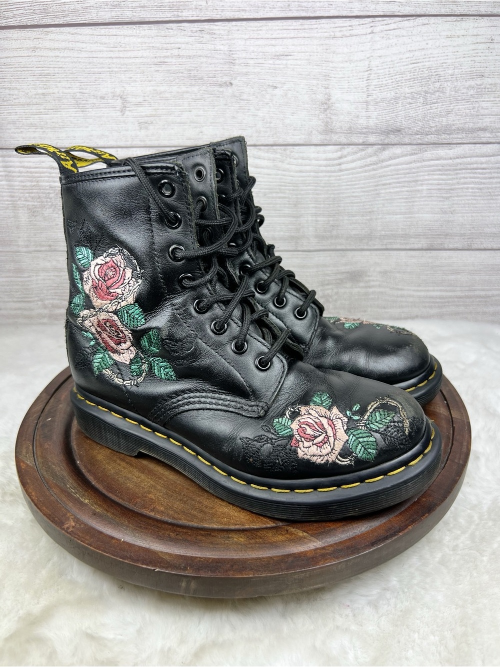 Dr Martens Boots Vonda Chain II 1460 Pink Rose Combat Ankle Boots Sz 6 Women’s